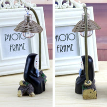 Charger l'image dans la galerie, Sculpture décorative "Sans Visage" avec éclairage LED